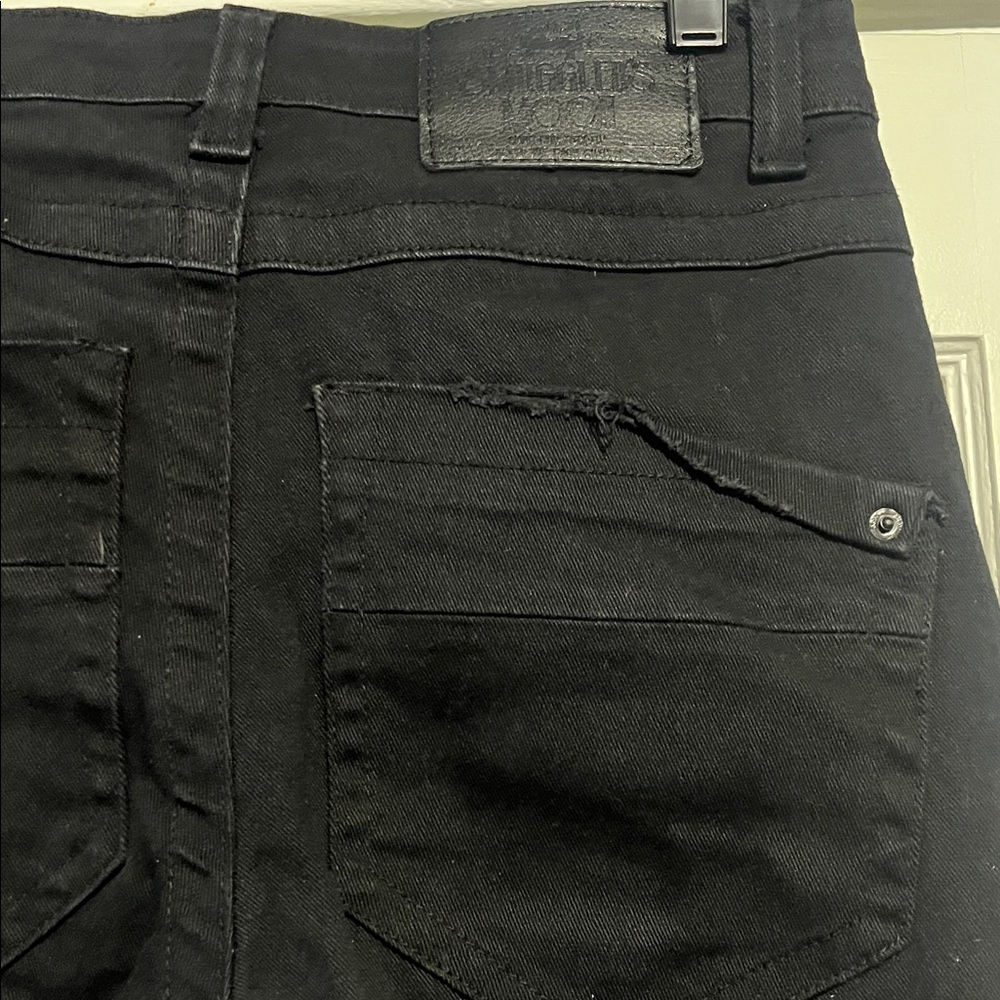 Smuggler’s Moon Edgy Black Cargo Pants with Zipper Details 30x31 - Picture 8 of 10
